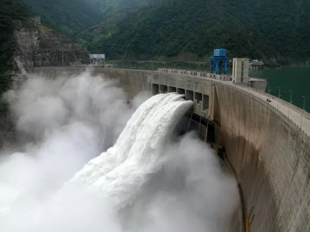 二灘水電站中孔液壓?jiǎn)㈤]機項目